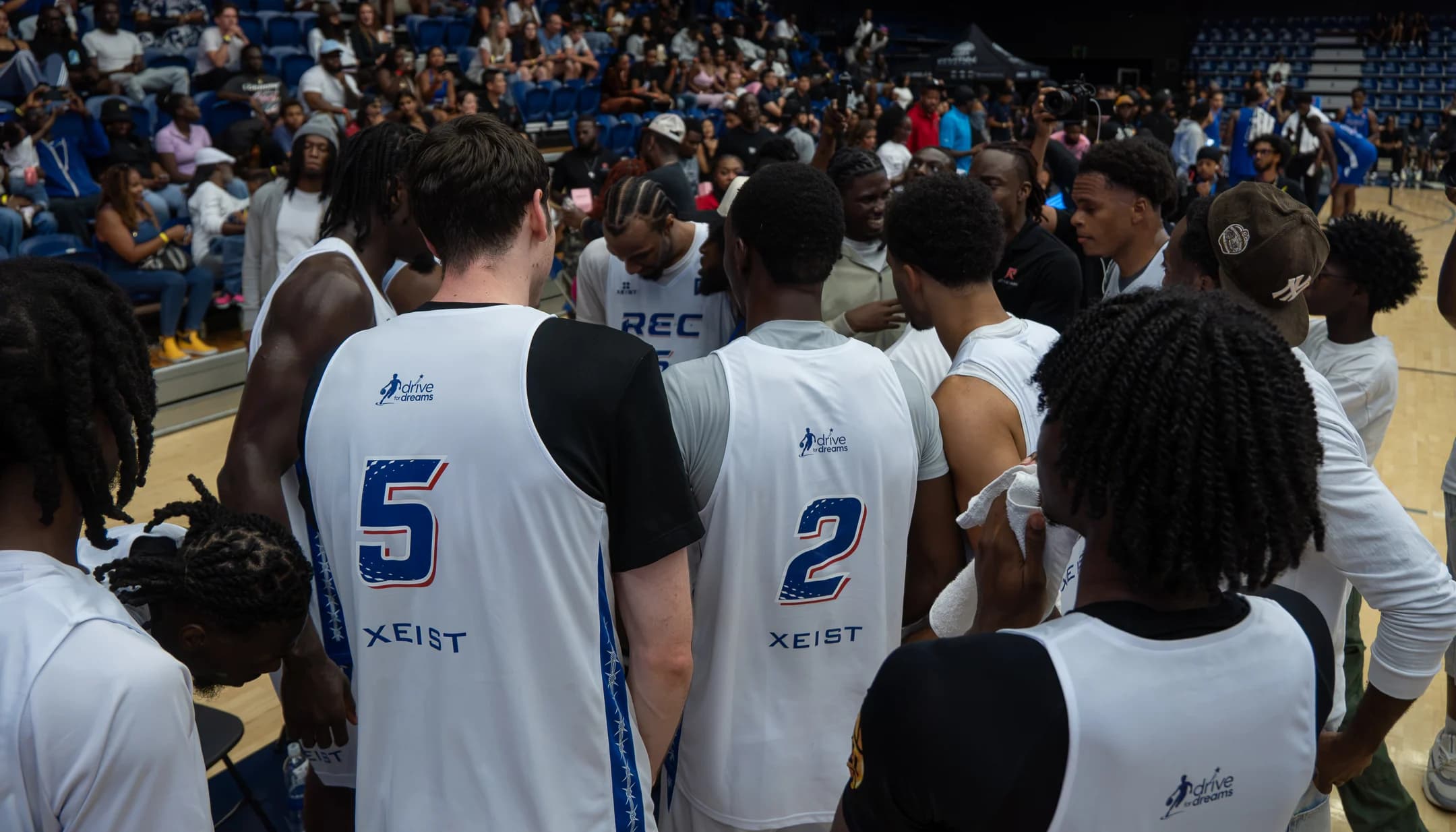 Players and attendees gather together on the court at Mania Weekend 2026.